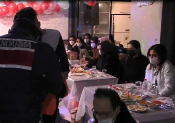 Koronavirüsü hiçe sayıp Silivri'de yılbaşı partisi yaptılar!
