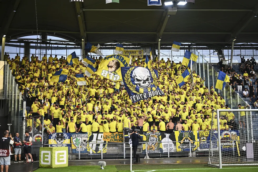canli-fenerbahce-sturm-graz-1786476192101.jpg Kanarya play-off biletini kaptı! Maç sonucu: Sturm Graz 0-1 Fenerbahçe - 9
