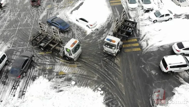 Kar fırtınasına yakalanınca terk etmişlerdi! Arnavutköy’deki araçlar çekildi