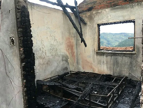 1634068777908.jpg Sobayı yakmaya çalışırken hem kendini hem evi yaktı - 2