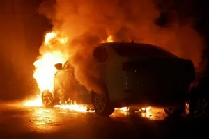 Kievde Rusya Büyükelçiliğinin aracı ateşe verildi