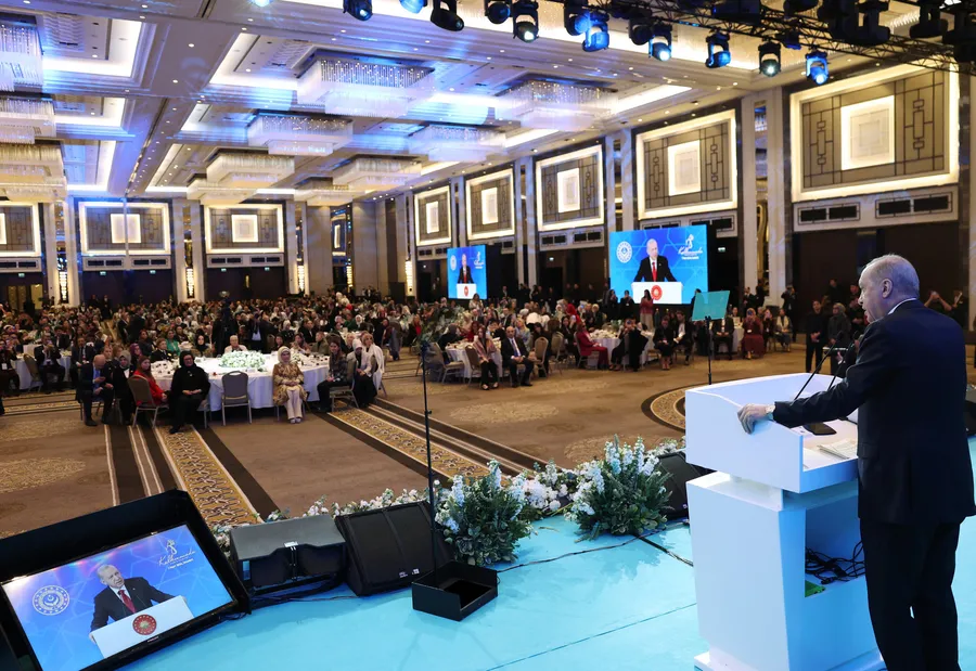 baskan-erdogan-kadina-siddet-insanliga-ihanettir-1772907961617.jpg Başkan Erdoğan: Kadına şiddet insanlığa ihanettir - 6