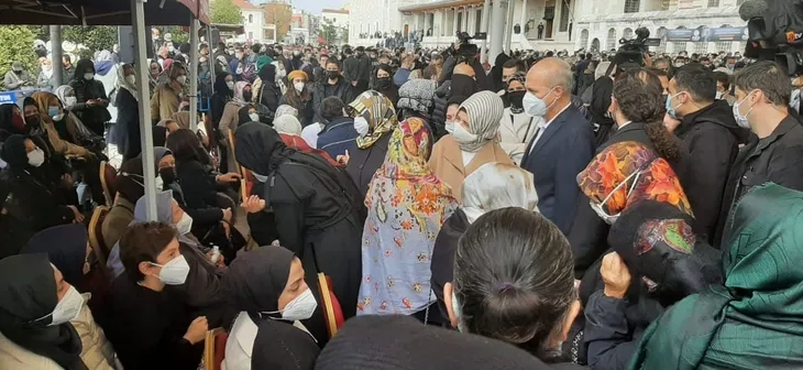 Özdemir Bayraktar son yolculuğuna uğurlandı! Sevenleri Fatih Camii'ne akın etti