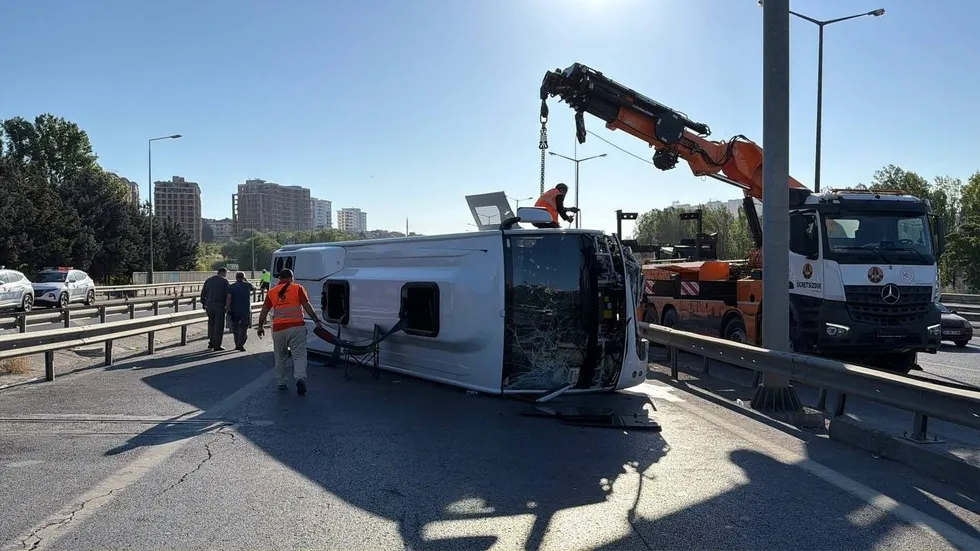 sultangazide-kontrolden-cikan-midibus-bariyerlere-carpti-12-yarali-1781419329350.jpeg Sultangazi'de kontrolden çıkan midibüs bariyerlere çarptı: 12 yaralı - 1