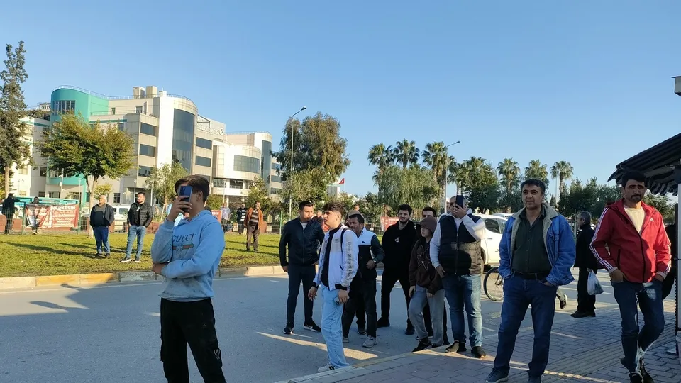 Gören izlemek için sıraya girdi! Film gibi böyle izlediler