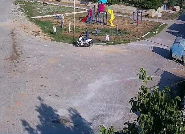 denizlide-akilalmaz-olay-yuzsuz-hirsizin-sosyal-medyada-yaptigi-paylasim-soke-etti-1662624448134.jpg Denizli’de akılalmaz olay! Yüzsüz hırsızın sosyal medyada yaptığı paylaşım şoke etti - 2