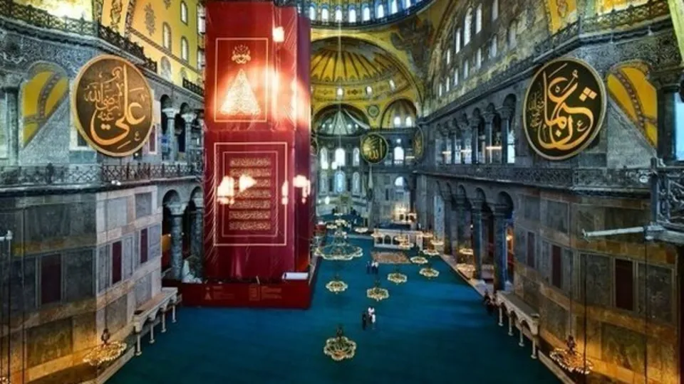 86 yıllık hasret sona erdi! İşte Ayasofya Camii'nin içinden ilk kareler