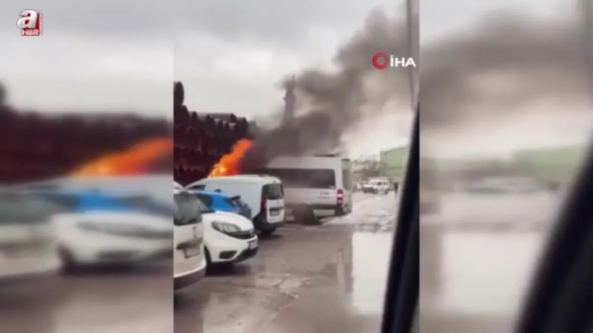 Yalova'da otoparktaki servis minibüsü alevlere teslim oldu
