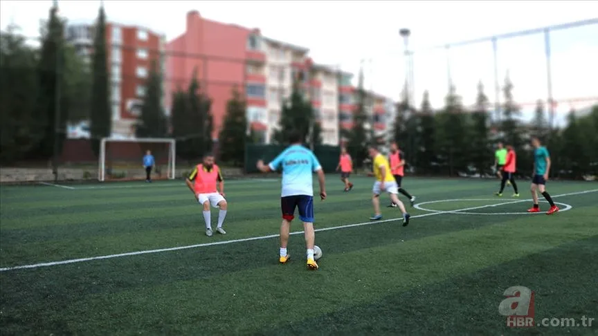 Detaylar belli oldu! Halı sahalar açıldı mı? 2021 Halı sahalar ne zaman, hangi illerde açılacak? Kaça kadar açık? 2