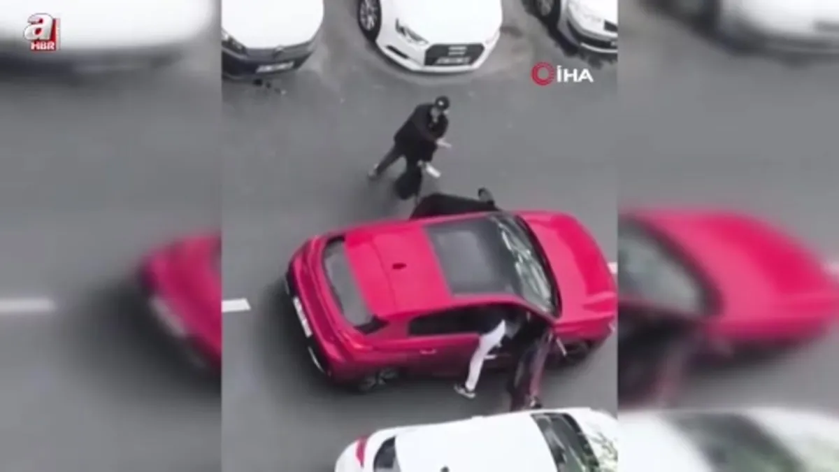 Yol verme tartışmasında kadınlar kavga etti o anlar kamerada