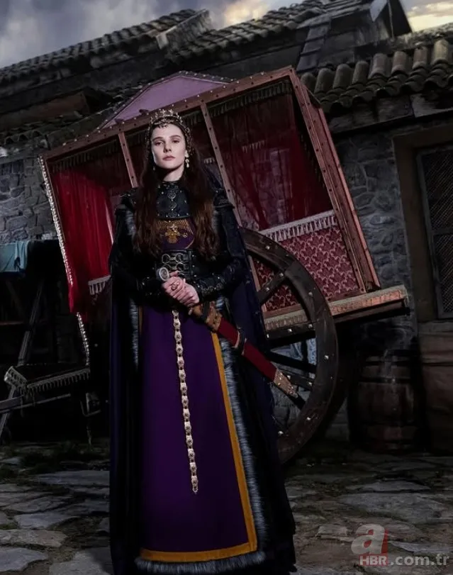 Kuruluş Orhan'ın Asporça'sı Alina Boz'un Rus annesini gören dönüp bir daha baktı! 3