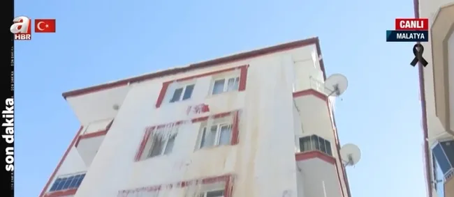 deprem-bolgesinde-dondurucu-soguk-bina-buz-sarkitlari-ile-kaplandi-1676197156887.jpg Deprem bölgesinde dondurucu soğuk! Bina buz sarkıtları ile kaplandı - 1