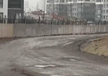Başkent yollar çukurdan geçilmiyor!