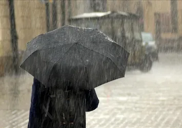 Meteoroloji'den 17 il için "sarı" uyarı: Sağanak yağış ve fırtınaya dikkat