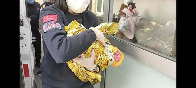 İstanbul’da yeni doğan bebeği sokağa attılar - 4