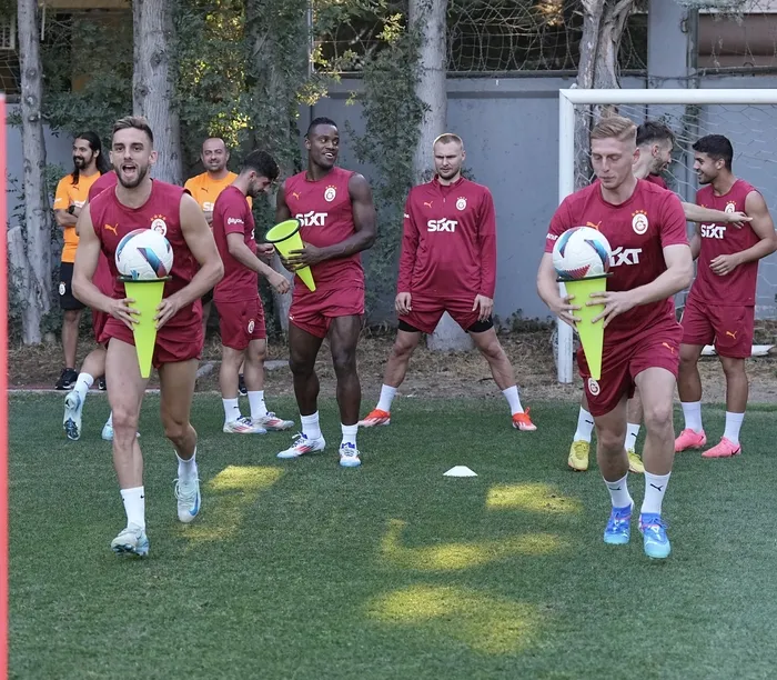 Galatasaray Süper Kupa maçının hazırlıklarına devam ediyor