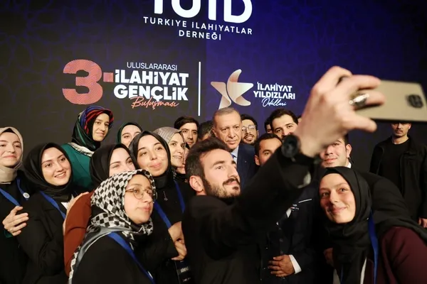 Başkan Erdoğan’dan Kılıçdaroğlu’na başörtüsü çağrısı: Samimiysen anayasa değişikliğini yapalım