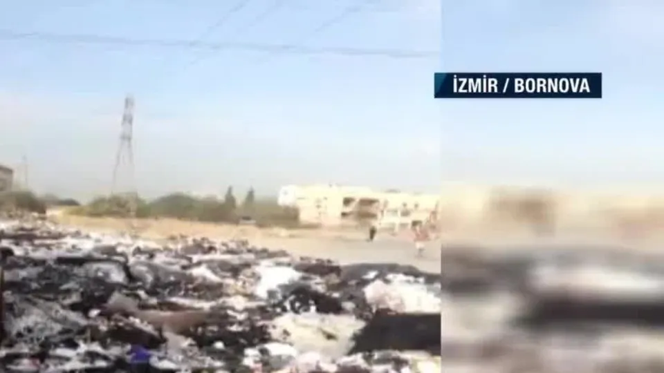 Izmir De Cevre Felaketi Sanayi Sitesinin Atiklari Yola Tasti Ahaber Son Dakika Video Izle