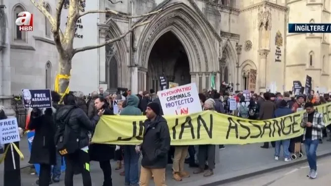Assange destekçileri mahkeme önünde!