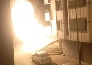 Sultangazi'de doğal gaz patlaması! Çok sayıda ekip bölgeye akın etti