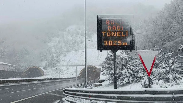 d100-karayolu-bolu-dagi-gecisi-istanbul-istikameti-trafige-kapandi-1680100792894.jpg D100 Karayolu Bolu Dağı geçişi İstanbul istikameti trafiğe açıldı - 6