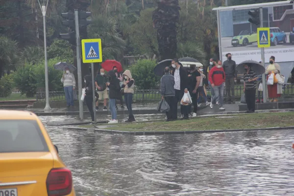 1622639642523.jpg Son dakika: HAVA DURUMU! Meteorolojiden peş peşe sağanak ve fırtına uyarısı! İstanbul Ankara İzmir'de hava nasıl olacak? - 1