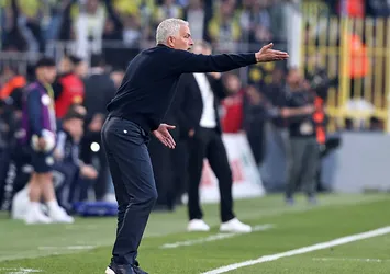 Fenerbahçe-Beşiktaş derbisini köşe yazarları yorumladı: Mourinho Fenerbahçe tarihinin en rezil hocası