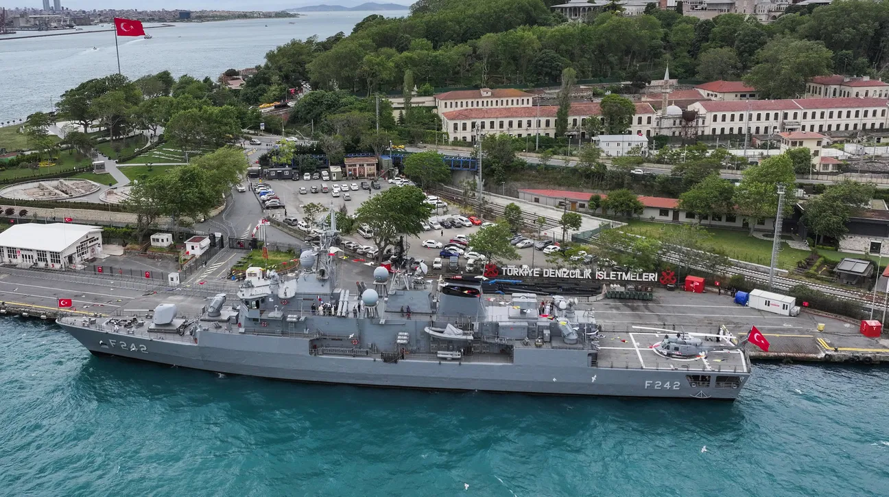 TCG Fatih Fırkateyn gemisi ziyaretçileri ağırlıyor
