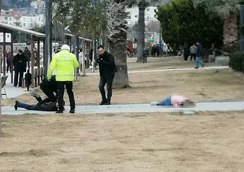 Parkta eşini vurdu, başında bekledi