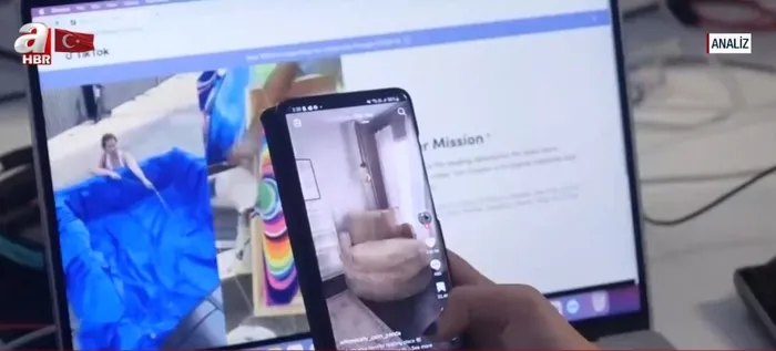 parmaklarimizin-ucundaki-tehlike-sosyal-medya-ebeveynlere-uyari-cocuk-paylasimi-sandiginiz-kadar-masum-degil-1770557961607.jpg ANALİZ | Parmaklarımızın ucundaki tehlike: Sosyal medya | Ebeveynler dikkat: Çocuk paylaşımı sandığınız kadar masum değil - 2