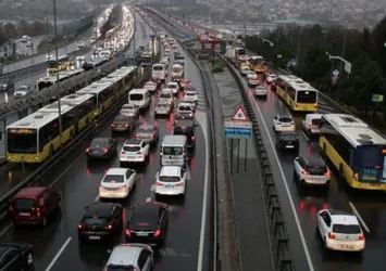 İstanbul'da trafik yoğunluğu yüzde 72'ye ulaştı