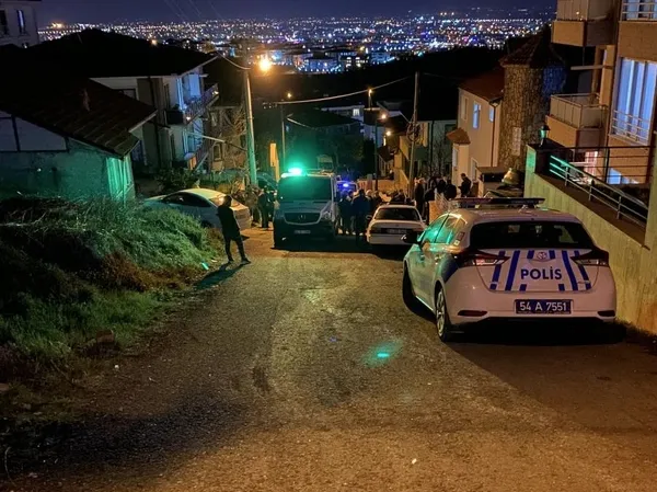sakaryada-iftar-saatinde-miras-katliami-agabeyi-yengesi-ve-yegenini-oldurdu-1649226239237.jpg Sakarya’da iftar saatinde miras katliamı: Ağabeyi, yengesi ve yeğenini öldürdü - 6