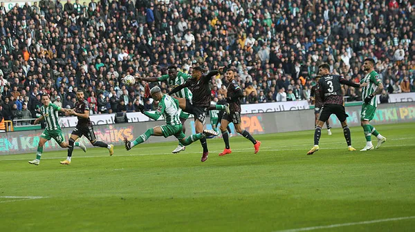 kara-kartal-josef-de-souza-ile-3-puana-uctu-konyaspor-1-2-besiktas-mac-sonucu-1673708815064.jpg Kara Kartal Josef De Souza ile 3 puana uçtu! Konyaspor 1-2 Beşiktaş (MAÇ SONUCU) - 1