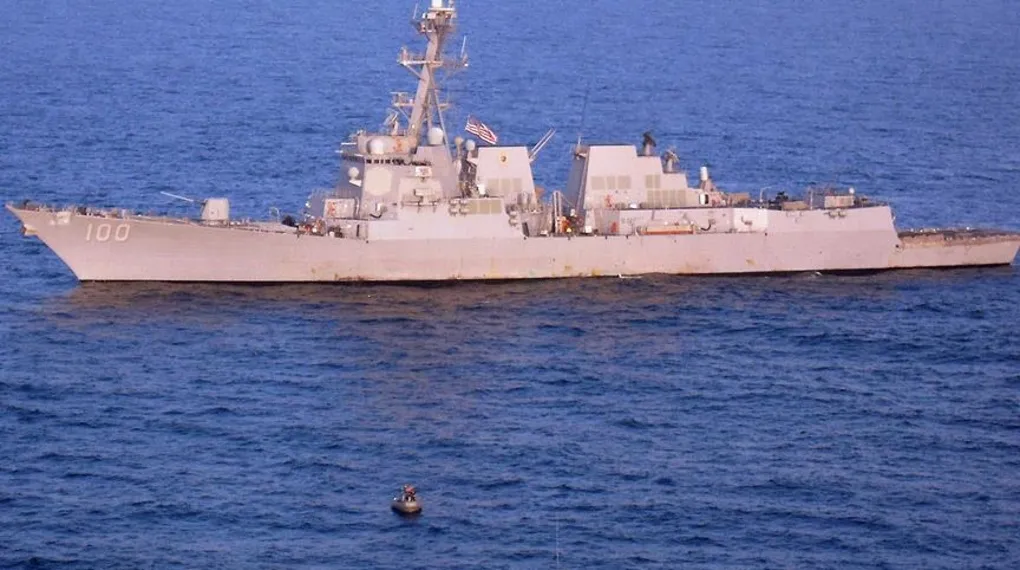 ABD gemisi Umman denizi'nde İran tetikte
