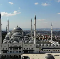 Ankara, İstanbul ve İzmirde cuma namazı kılınacak camiler açıklandı