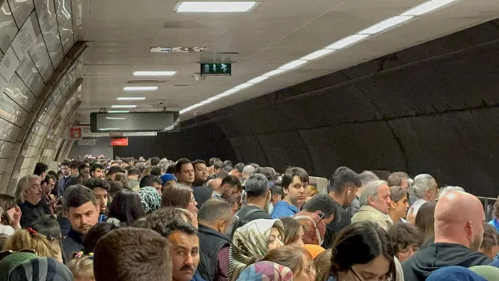 1713939258775.jpg Üsküdar-Samandıra Metro Hattı'nda bitmeyen arıza! 50 saati geçti vatandaş isyan etti: İnsan haklarına aykırı değil mi bu? - 5