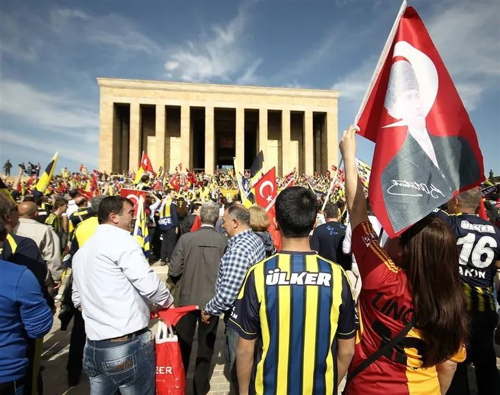 Fenerbahçeliler Anıtkabir’e yürüdü