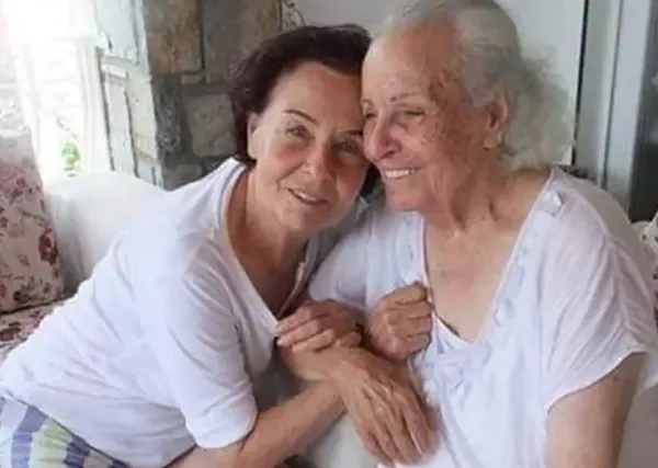 fatma-girikin-annesi-oldu-mu-fatma-girikin-annesi-kimdir-kac-yasinda-oldu-hastaligi-neydi-1680029483283.jpg