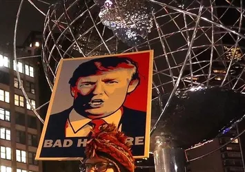 Ünlüler Trump karşıtı gösteride buluştu