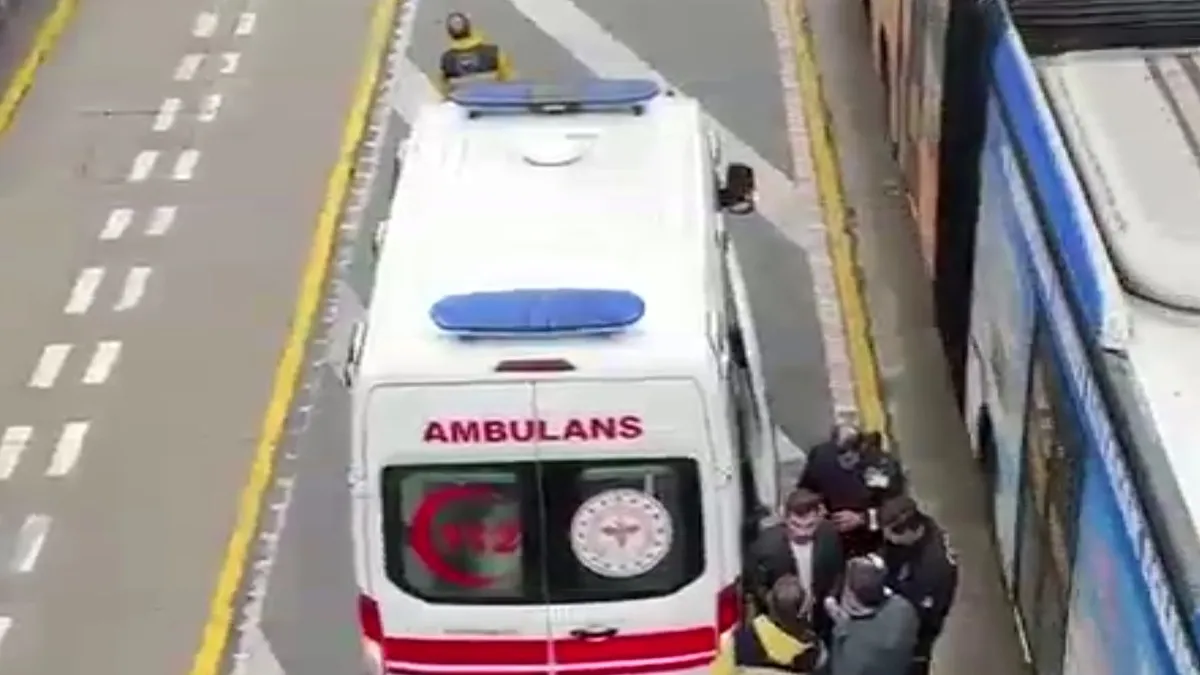 Avcılar'da iki metrobüs çarpıştı: Yaralılar var