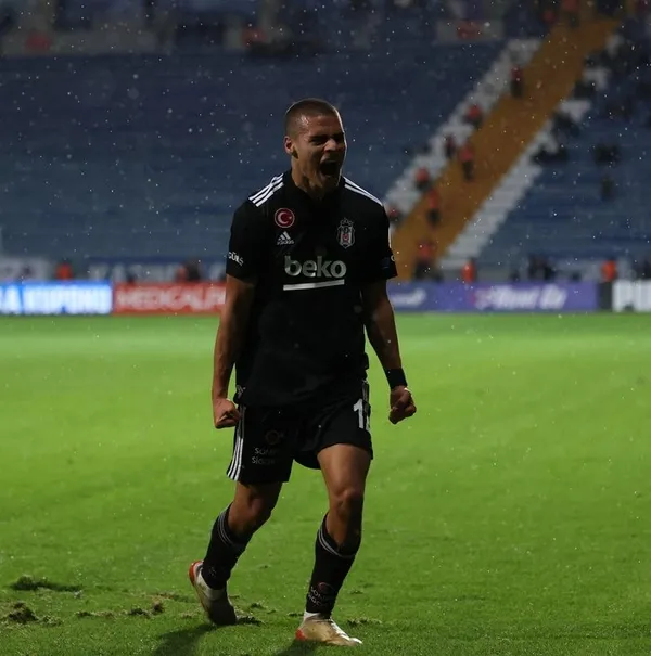 besiktasin-genc-oyuncusu-can-bozdogandan-nefis-gol-kariyerinde-bir-ilki-gerceklestirdi-1638556202120.jpg Beşiktaş'ın genç oyuncusu Can Bozdoğan'dan nefis gol! Kariyerinde bir ilki gerçekleştirdi - 2