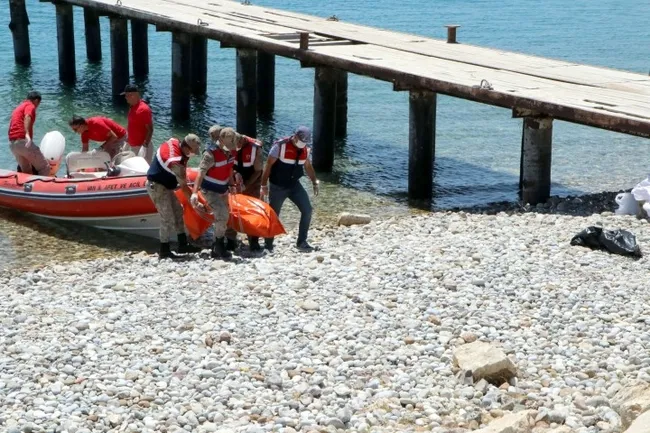 Van Gölü'nde 1 kişinin daha cansız bedenine daha ulaşıldı - 1