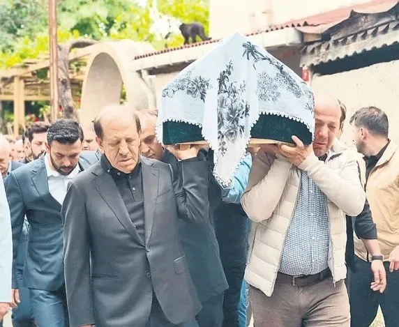 kalyoncu-ailesinin-aci-gunu-cemal-kalyoncunun-ablasi-vefat-etti-1779682096189.jpeg Kalyoncu ailesinin acı günü: Cemal Kalyoncu'nun ablası Fatma Kabaoğlu vefat etti - 1