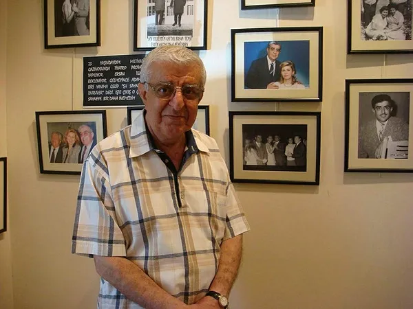 Ünlü tiyatrocu Üstün Asutay hayatını kaybetti | Üstün Asutay kimdir?