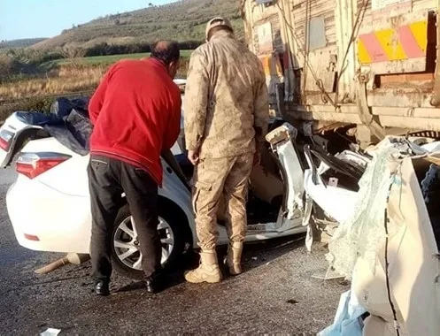 Osmaniye’de otomobil, kamyonun altına girdi: 3 ölü, 2 yaralı - 1