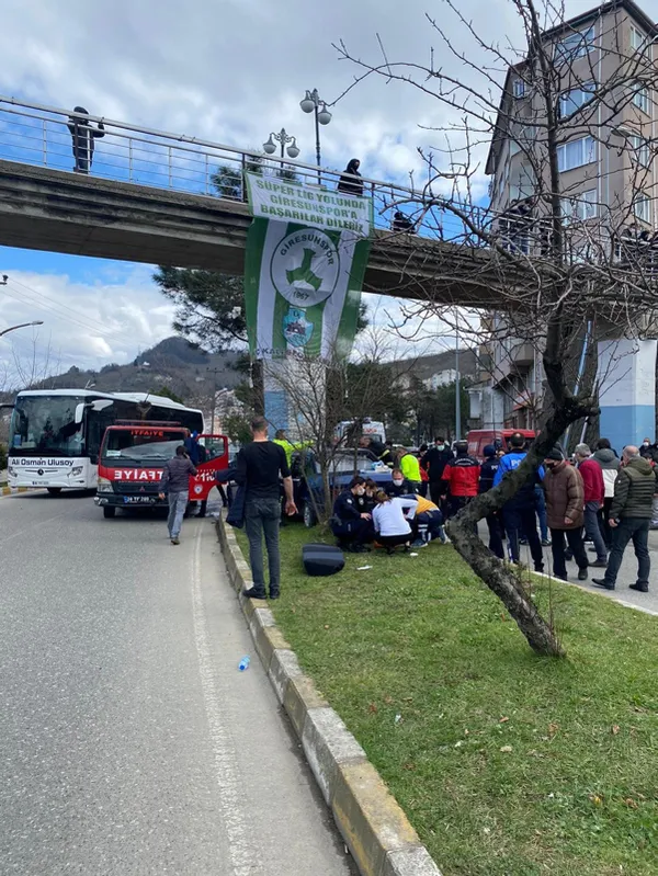 giresunda-feci-kaza-otomobil-ust-gecidin-ayagina-carpti-1614786909035.jpg Giresun'da feci kaza! Otomobil üst geçidin ayağına çarptı - 1