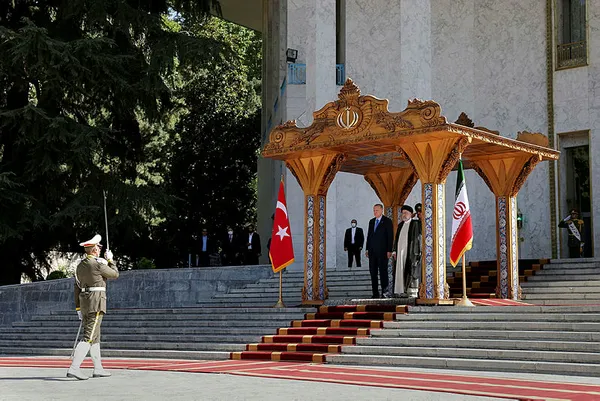 Başkan Erdoğan Tahran’da Çağrı Filmi müziği ile karşılandı