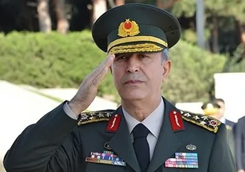 Orgeneral Akar Suriye sınırında