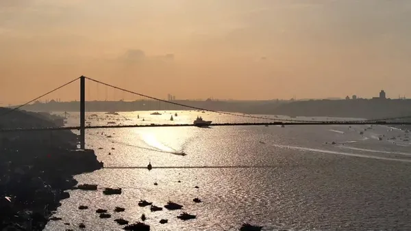 turk-donanmasinin-gurur-gunu-100-savas-gemisi-istanbul-bogazinda-soloturkten-nefes-kesen-gosteri-1698594949528.jpg Türk donanmasının gurur günü! 100 savaş gemisi İstanbul Boğazı'nda! SOLOTÜRK'ten nefes kesen gösteri... - 3