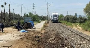 İzmir’de korkutan kaza! Tren traktöre çarptı